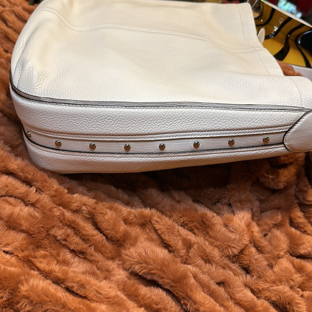 NWOT Coach “ Park Avery” studded Hobo Bag
White pebbled Leather - Picture 6 of 16